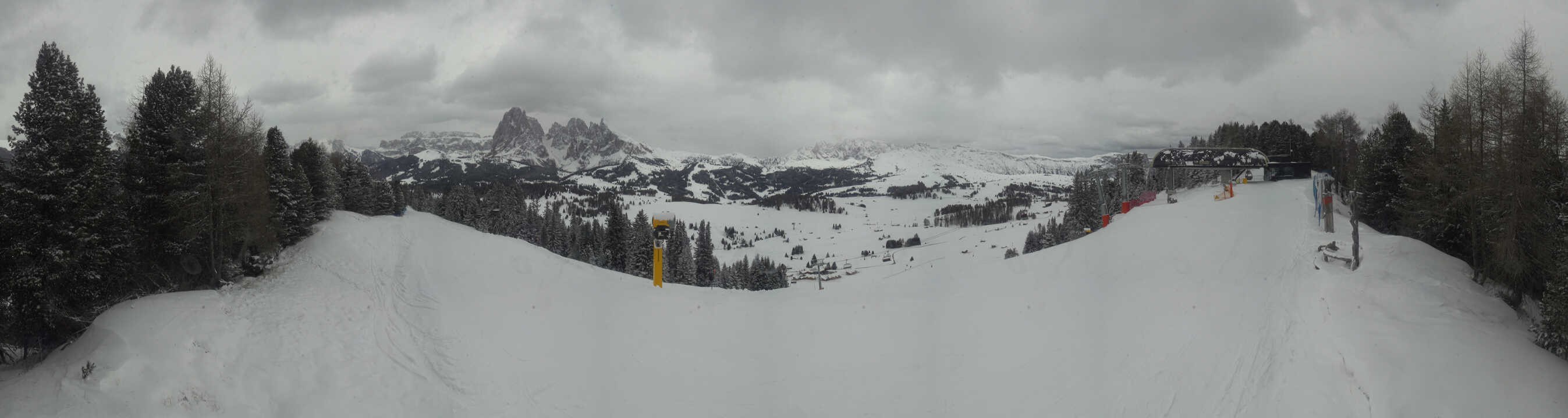 Archiv Foto Webcam Blick über Seiser Alm – Mezdi Bergstation