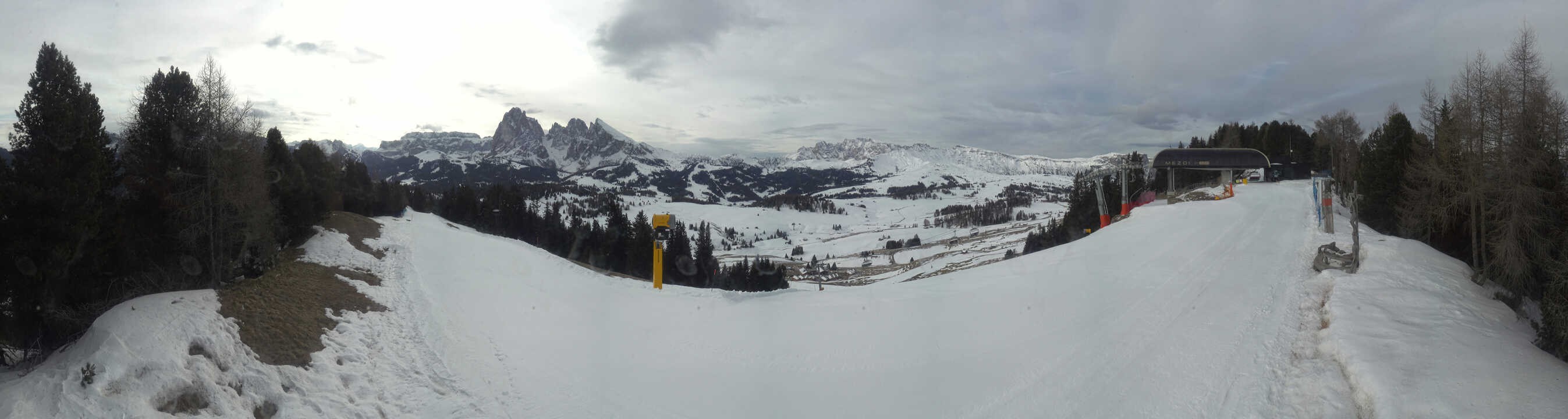 Archiv Foto Webcam Blick über Seiser Alm – Mezdi Bergstation