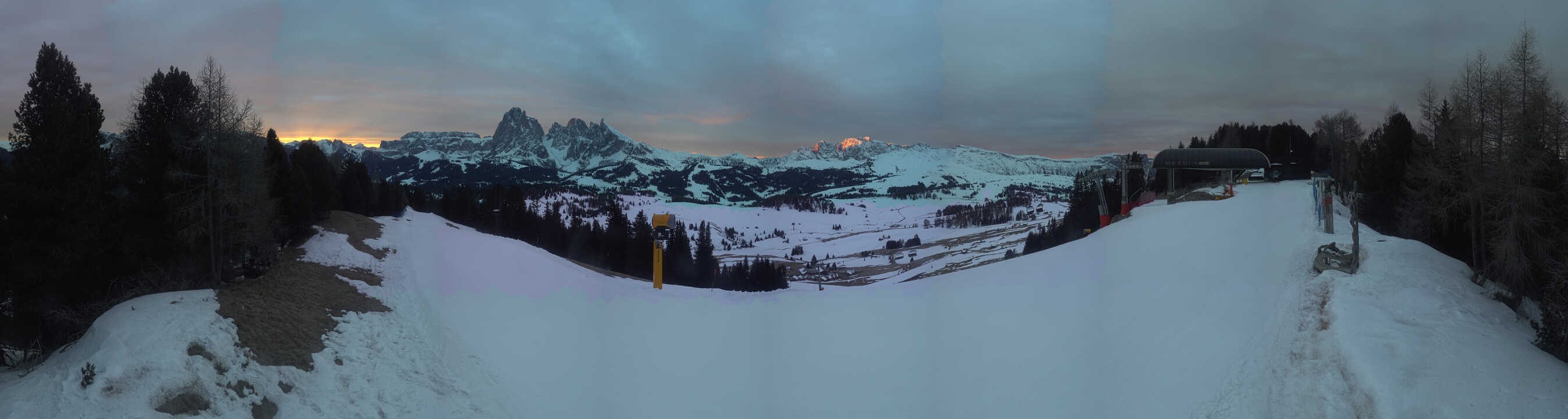 Archiv Foto Webcam Blick über Seiser Alm – Mezdi Bergstation