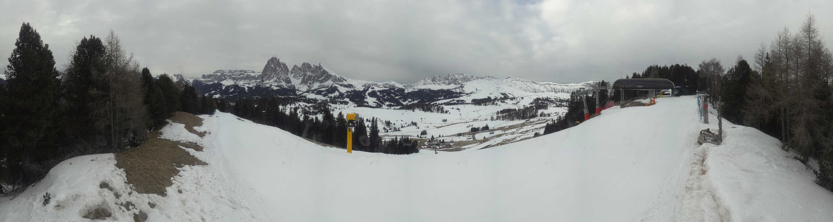 Archiv Foto Webcam Blick über Seiser Alm – Mezdi Bergstation
