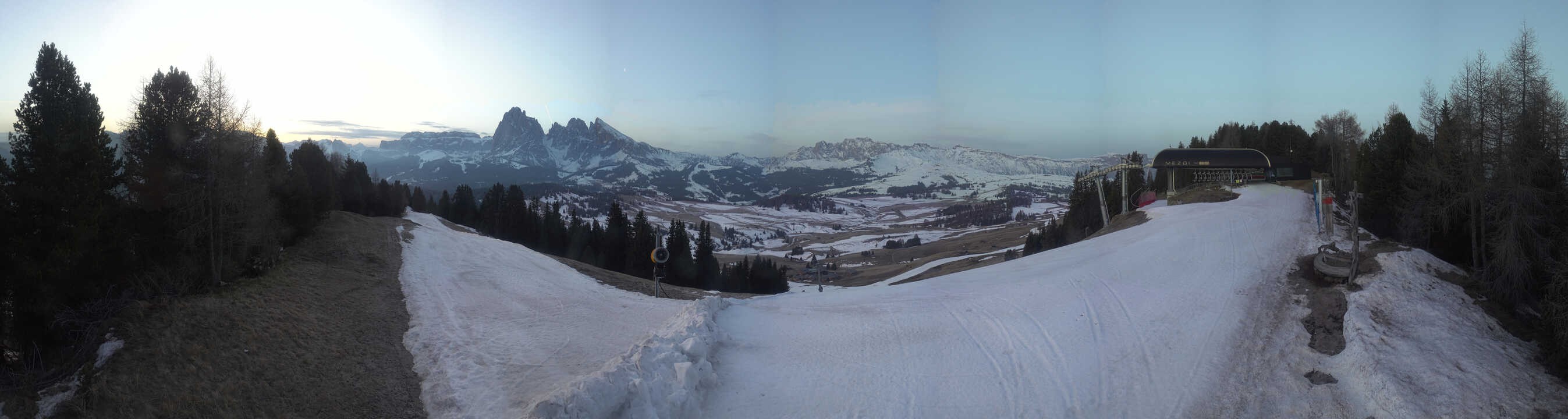 Archived image Webcam Alpe di Siusi: Panoramic view Mezdi mountain station