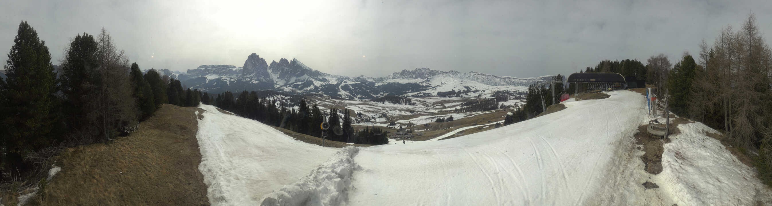 Archived image Webcam Alpe di Siusi: Panoramic view Mezdi mountain station