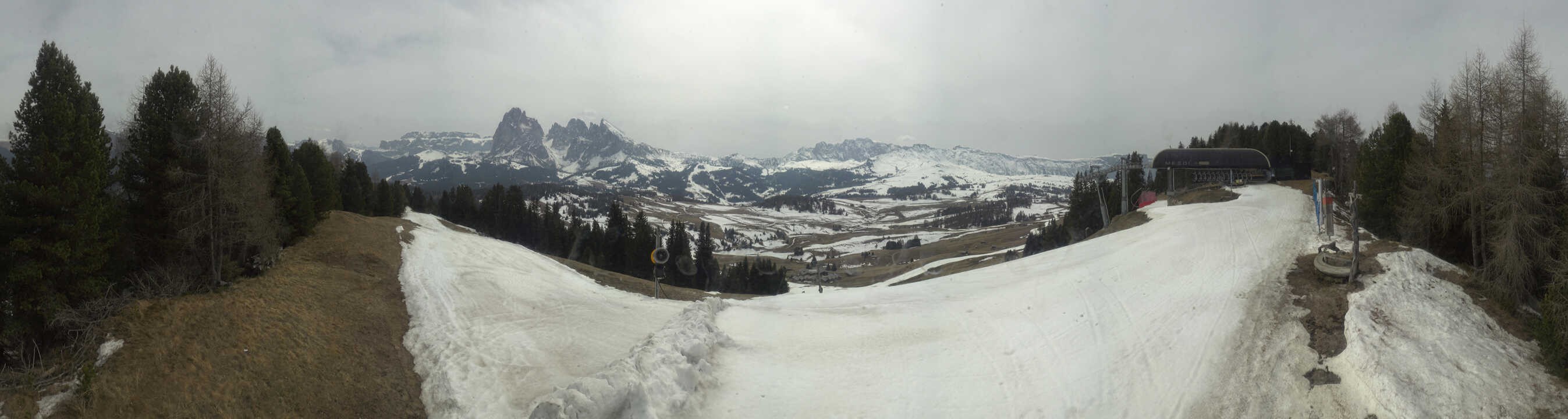 Archived image Webcam Alpe di Siusi: Panoramic view Mezdi mountain station