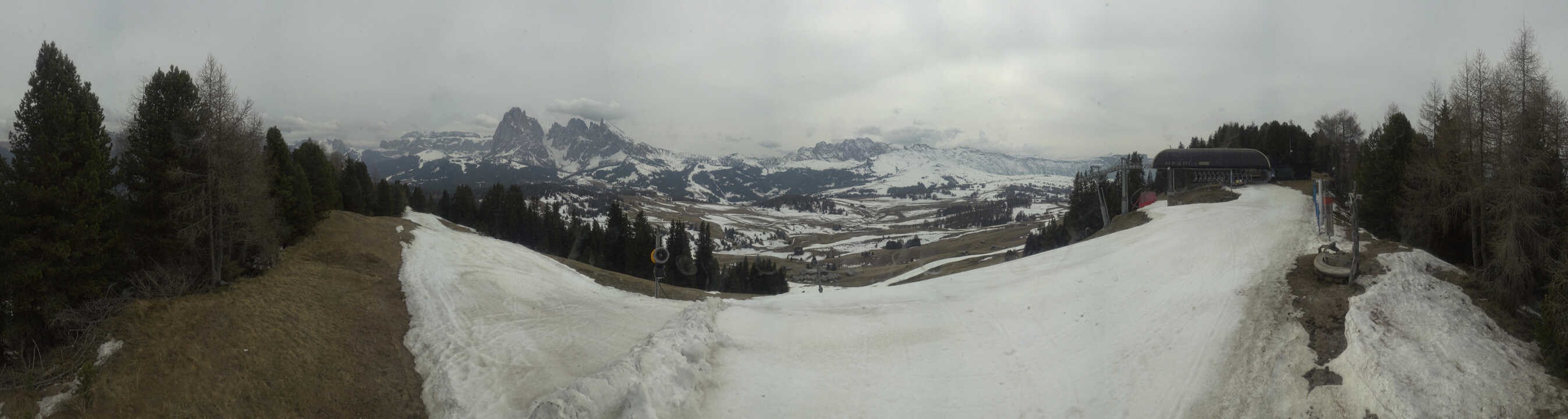 Archived image Webcam Alpe di Siusi: Panoramic view Mezdi mountain station
