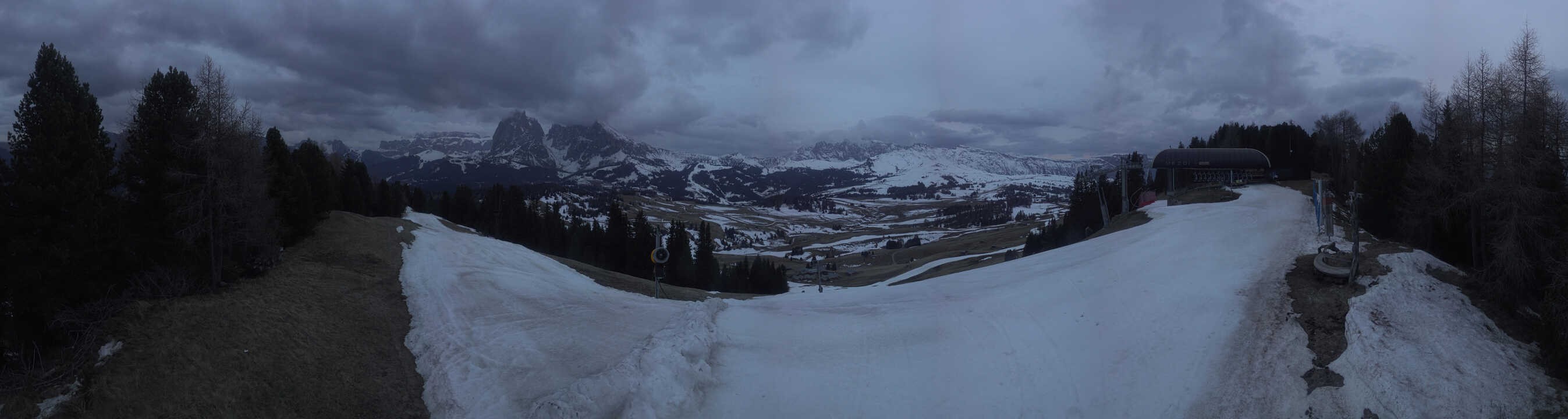 Archived image Webcam Alpe di Siusi: Panoramic view Mezdi mountain station
