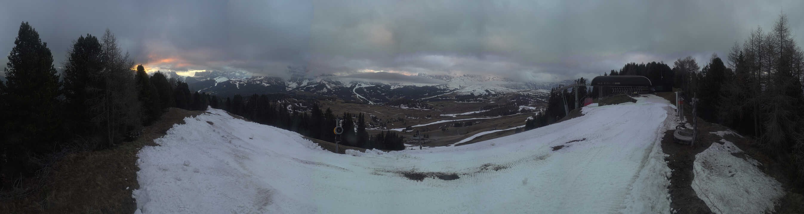 Archiv Foto Webcam Blick über Seiser Alm – Mezdi Bergstation
