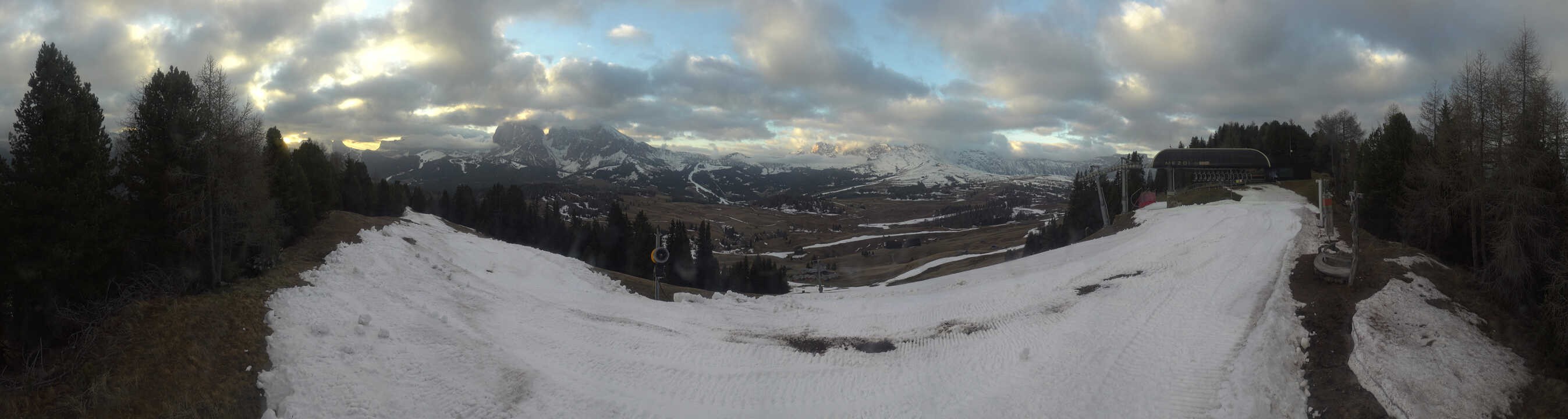 Archiv Foto Webcam Blick über Seiser Alm – Mezdi Bergstation