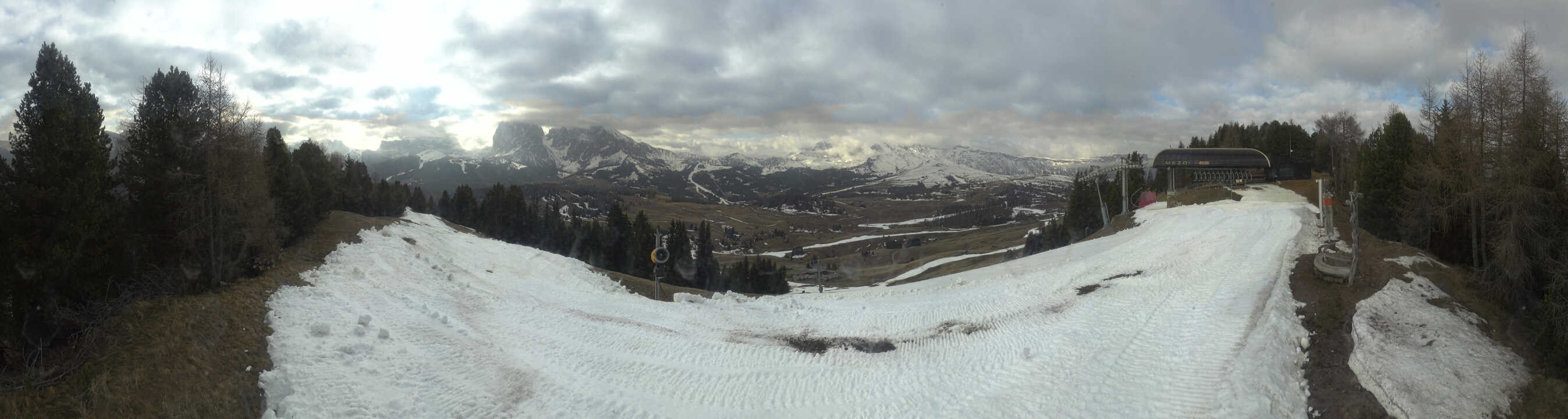 Archiv Foto Webcam Blick über Seiser Alm – Mezdi Bergstation