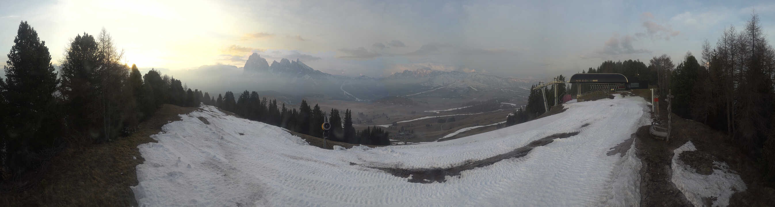 Archiv Foto Webcam Blick über Seiser Alm – Mezdi Bergstation