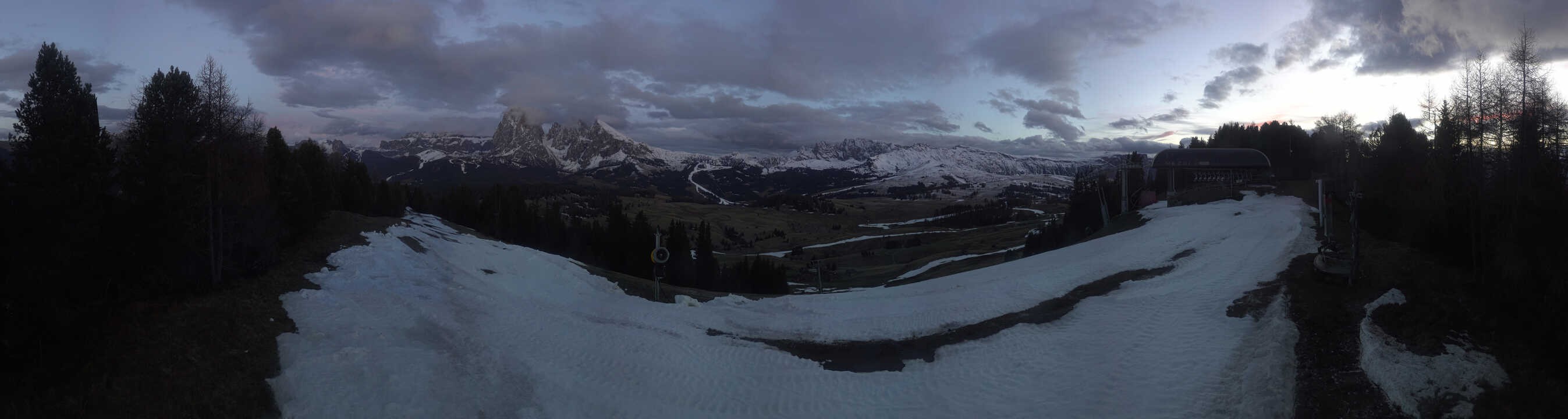 Archiv Foto Webcam Blick über Seiser Alm – Mezdi Bergstation