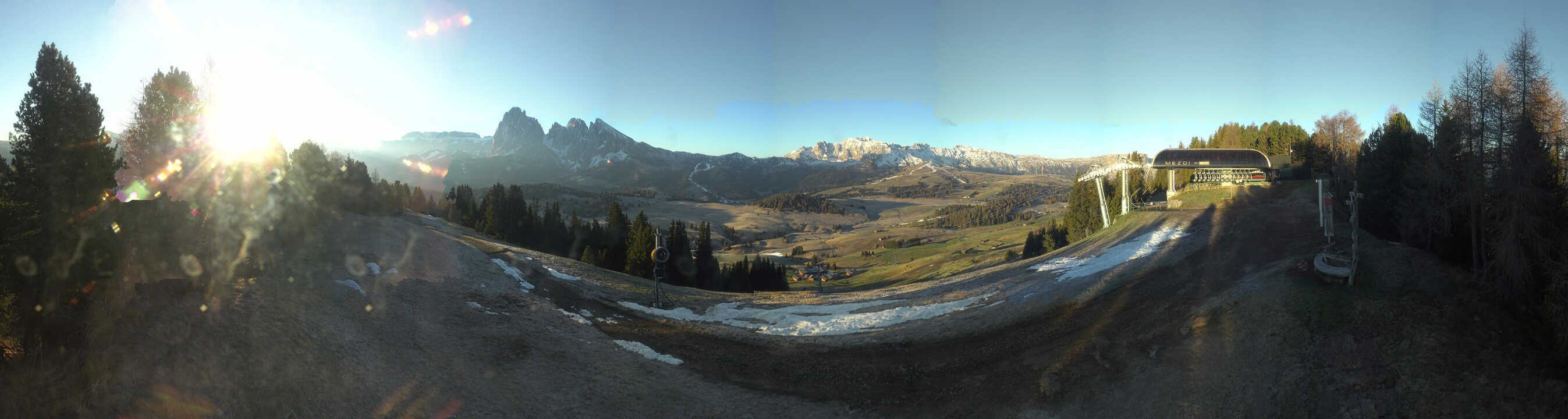 Archived image Webcam Alpe di Siusi: Panoramic view Mezdi mountain station