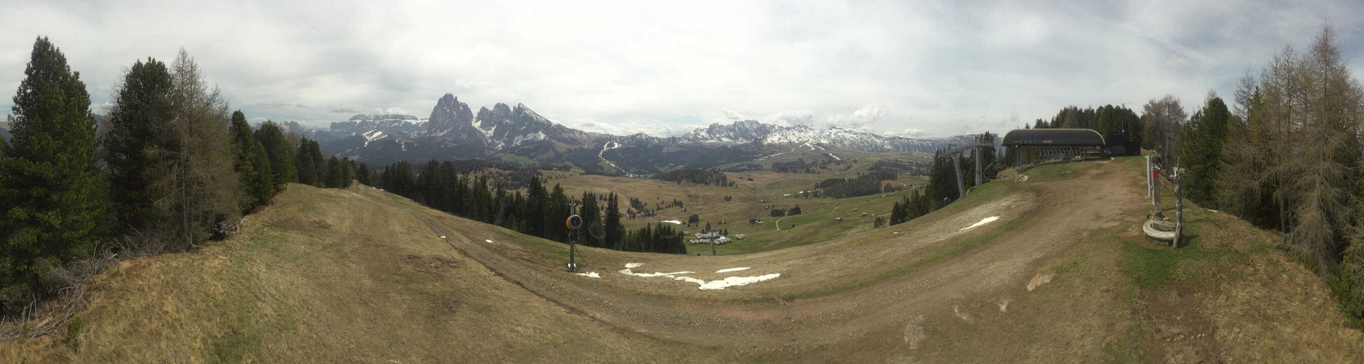 Archived image Webcam Alpe di Siusi: Panoramic view Mezdi mountain station