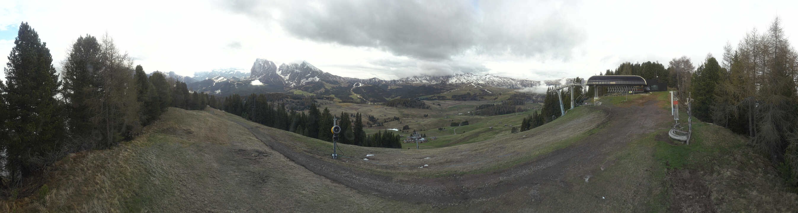 Archived image Webcam Alpe di Siusi: Panoramic view Mezdi mountain station