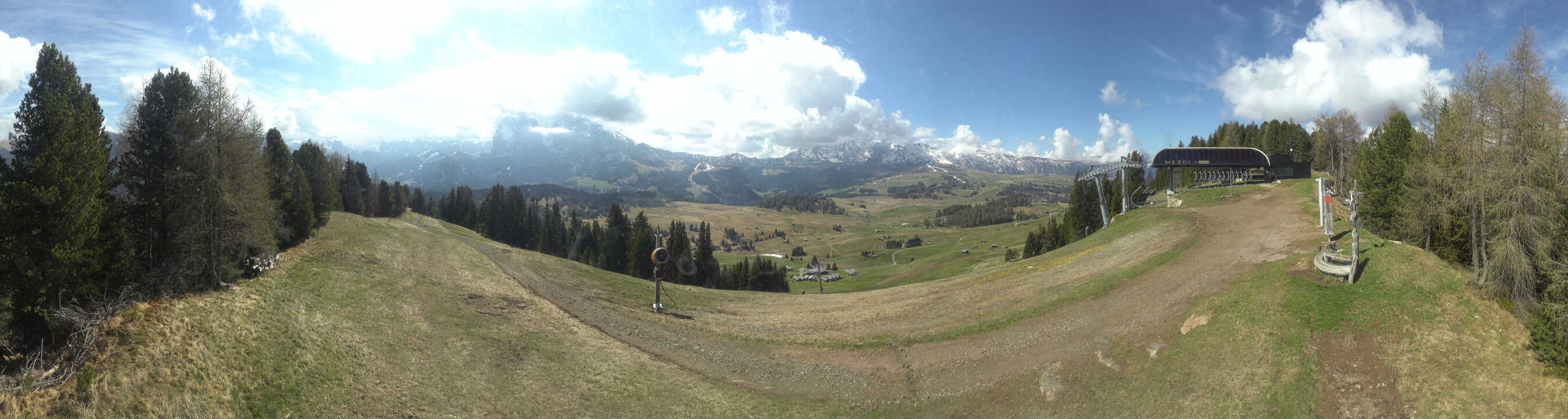 Archiv Foto Webcam Blick über Seiser Alm – Mezdi Bergstation