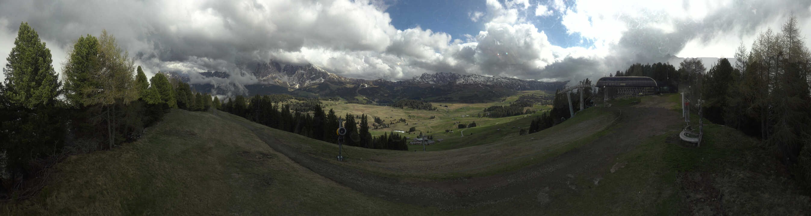 Archiv Foto Webcam Blick über Seiser Alm – Mezdi Bergstation