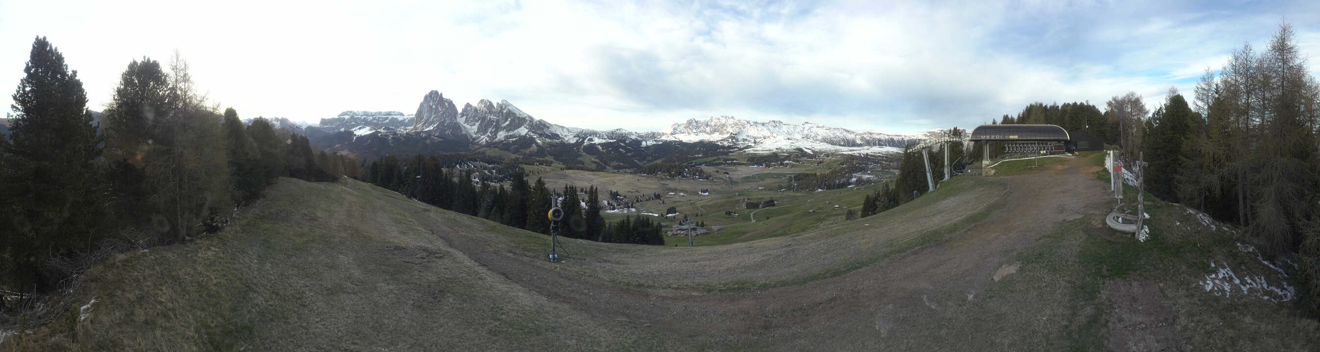 Archiv Foto Webcam Blick über Seiser Alm – Mezdi Bergstation