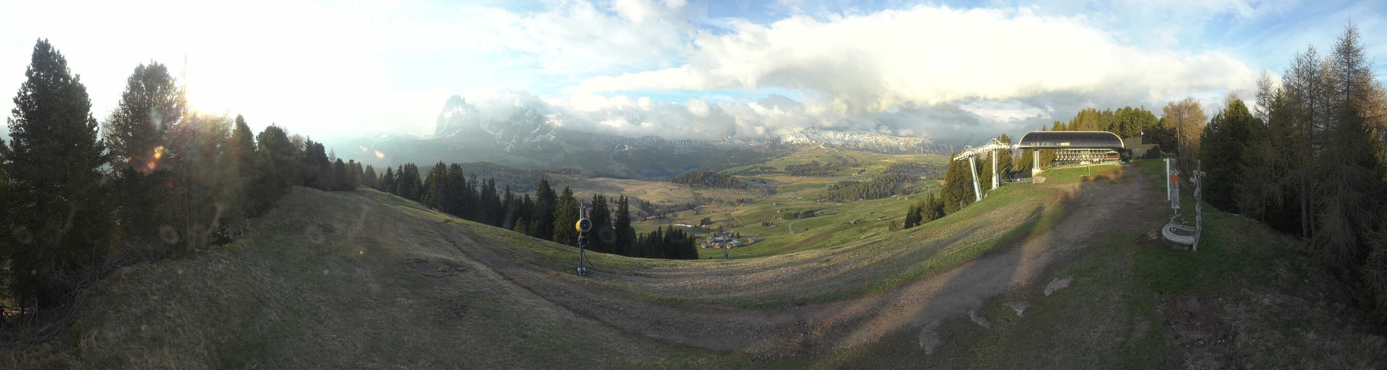 Archiv Foto Webcam Blick über Seiser Alm – Mezdi Bergstation