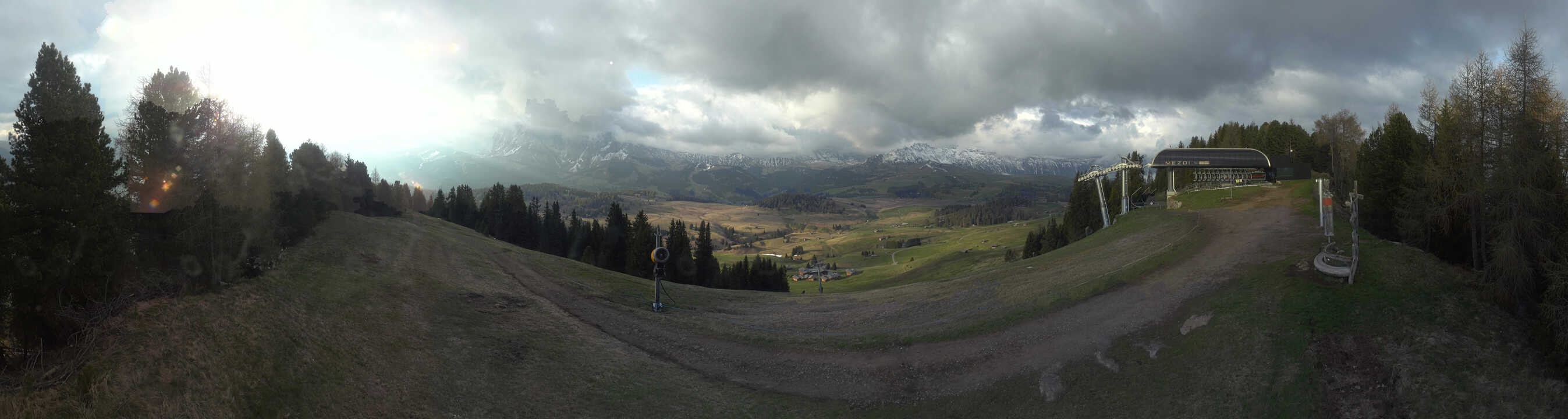 Archiv Foto Webcam Blick über Seiser Alm – Mezdi Bergstation