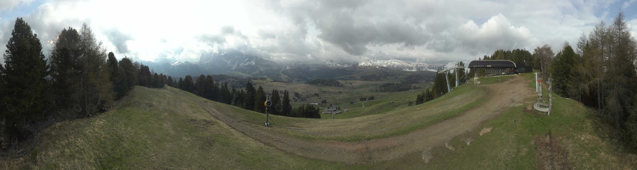 Archiv Foto Webcam Blick über Seiser Alm – Mezdi Bergstation