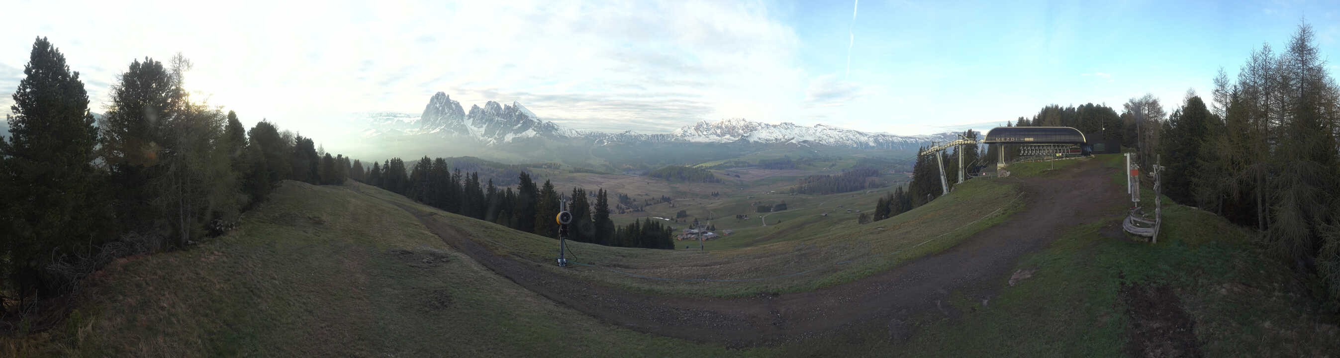 Archiv Foto Webcam Blick über Seiser Alm – Mezdi Bergstation