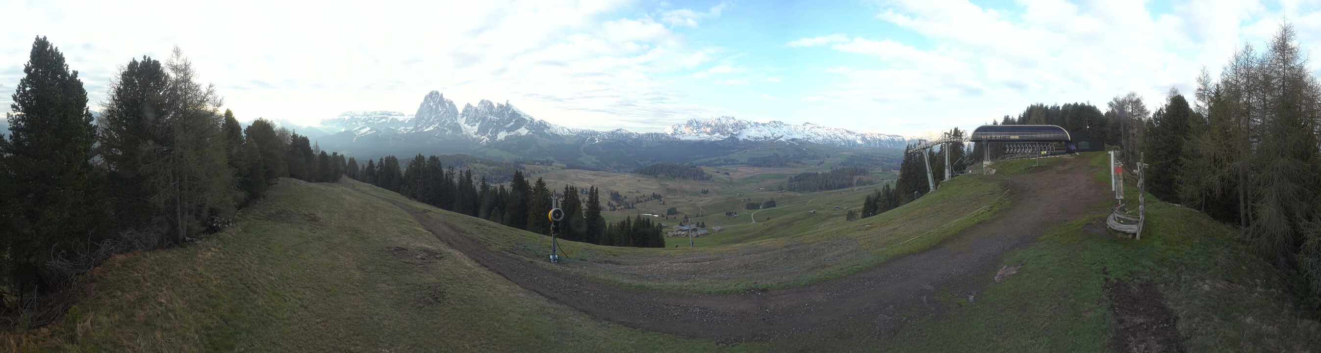 Archiv Foto Webcam Blick über Seiser Alm – Mezdi Bergstation