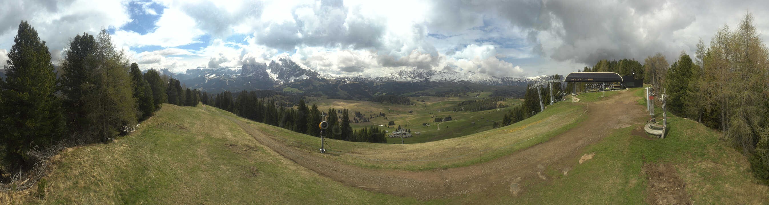 Archiv Foto Webcam Blick über Seiser Alm – Mezdi Bergstation