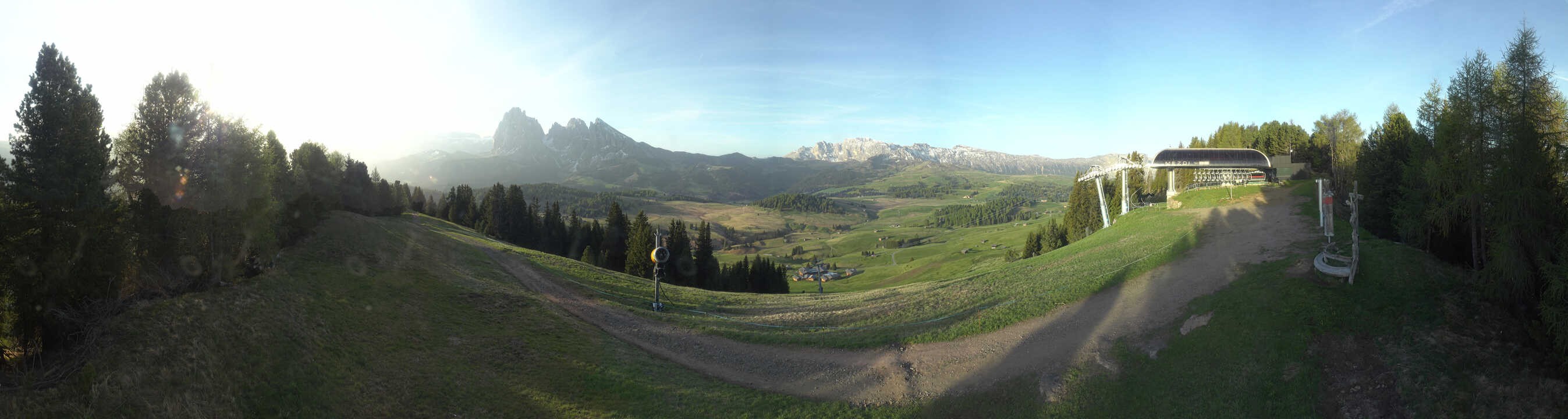 Archiv Foto Webcam Blick über Seiser Alm – Mezdi Bergstation