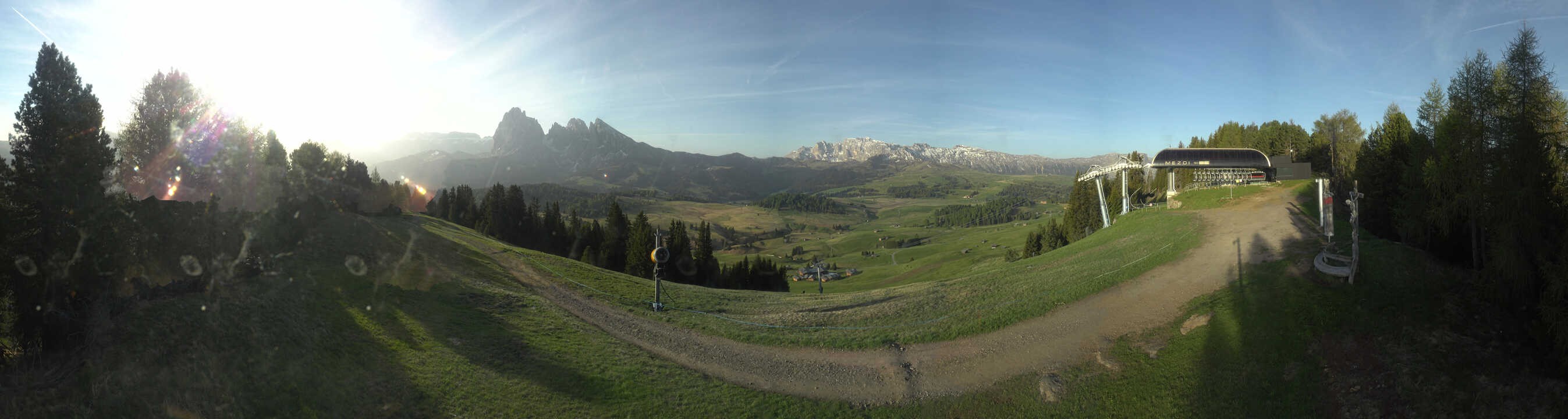 Archiv Foto Webcam Blick über Seiser Alm – Mezdi Bergstation