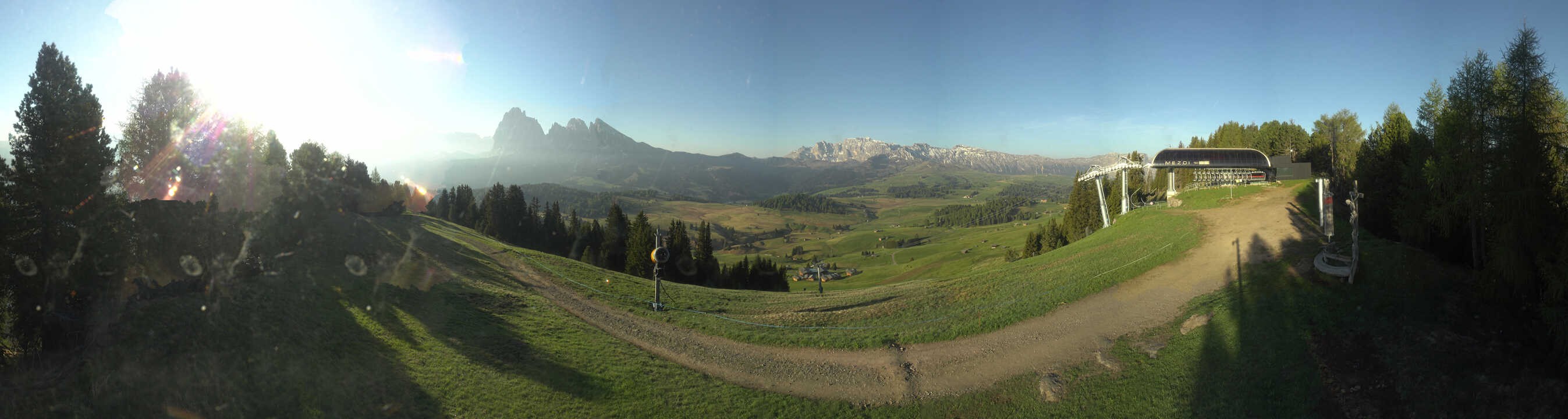 Archiv Foto Webcam Blick über Seiser Alm – Mezdi Bergstation