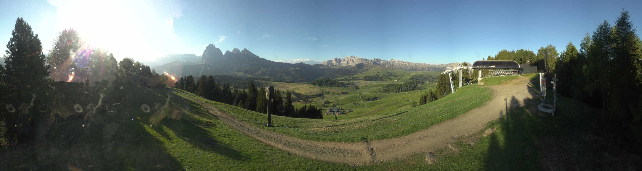 Archiv Foto Webcam Blick über Seiser Alm – Mezdi Bergstation