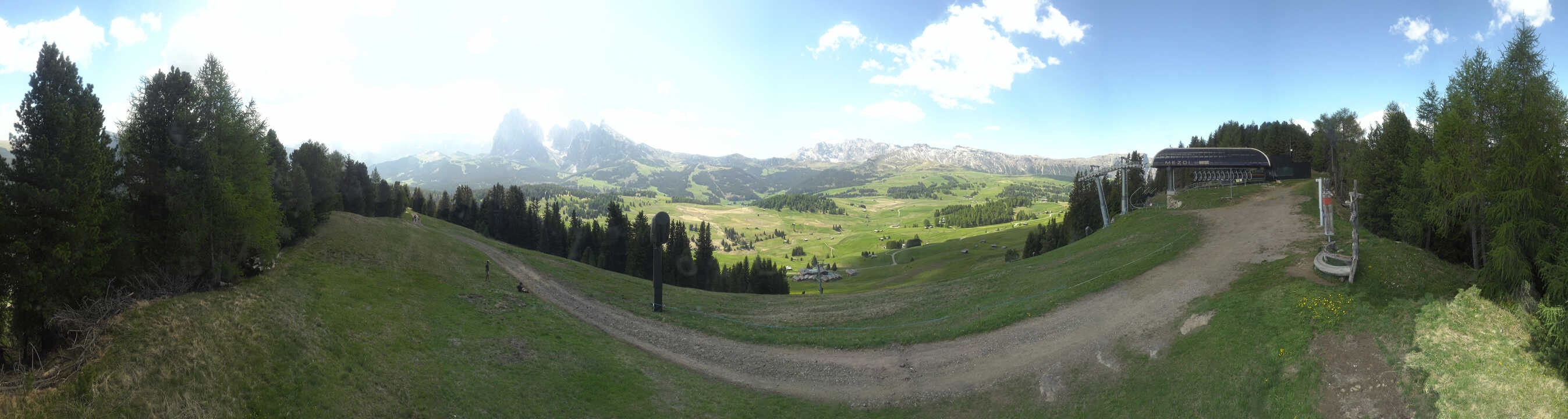 Archiv Foto Webcam Blick über Seiser Alm – Mezdi Bergstation