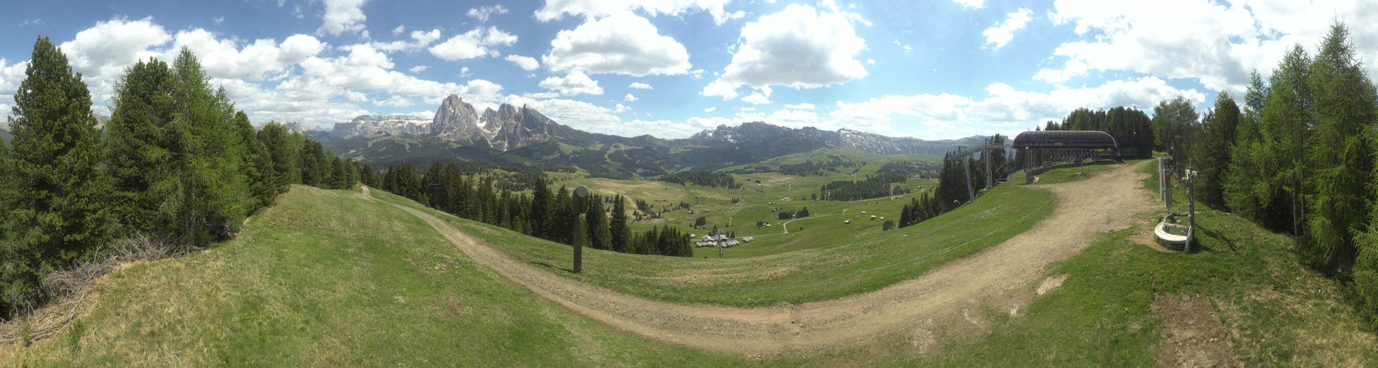 Archiv Foto Webcam Blick über Seiser Alm – Mezdi Bergstation