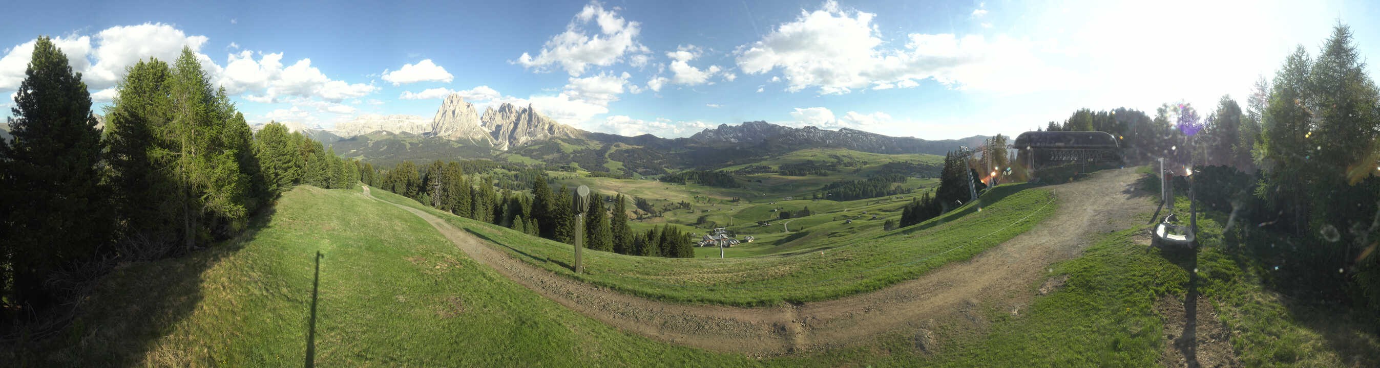 Archiv Foto Webcam Blick über Seiser Alm – Mezdi Bergstation