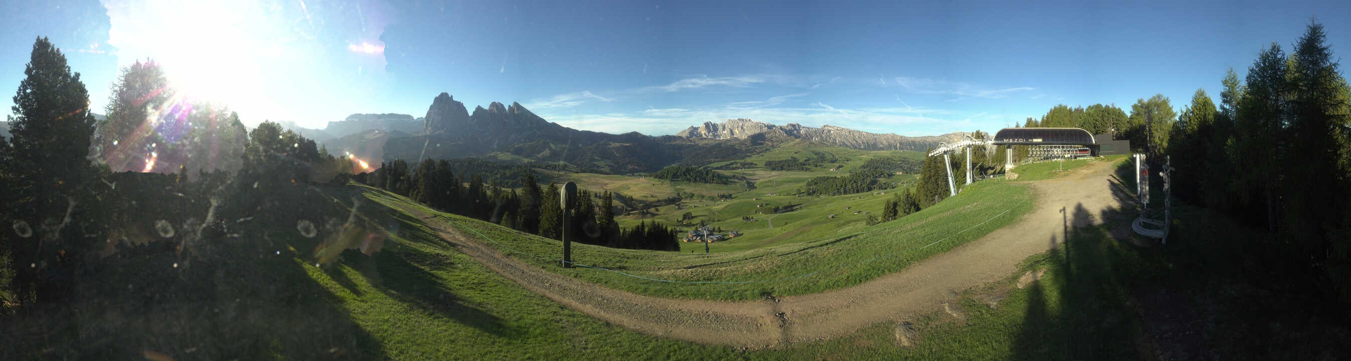 Archiv Foto Webcam Blick über Seiser Alm – Mezdi Bergstation