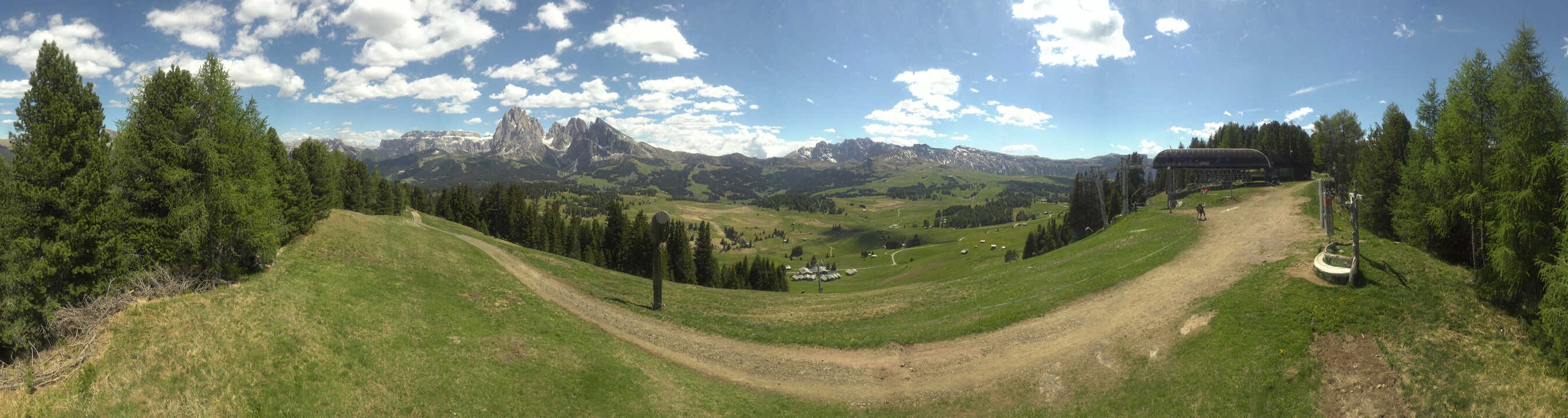 Archiv Foto Webcam Blick über Seiser Alm – Mezdi Bergstation
