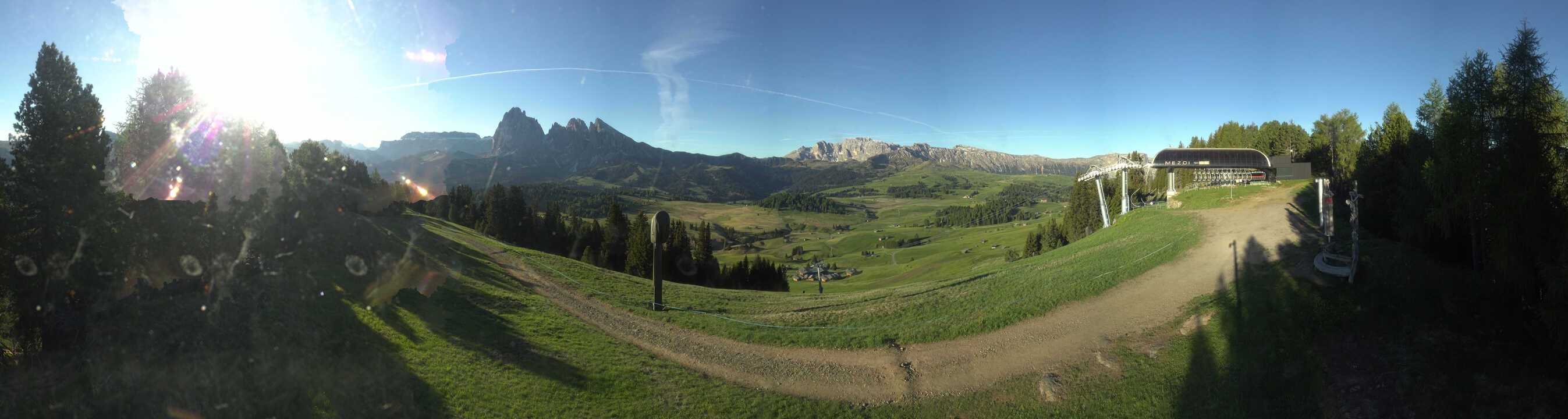 Archiv Foto Webcam Blick über Seiser Alm – Mezdi Bergstation
