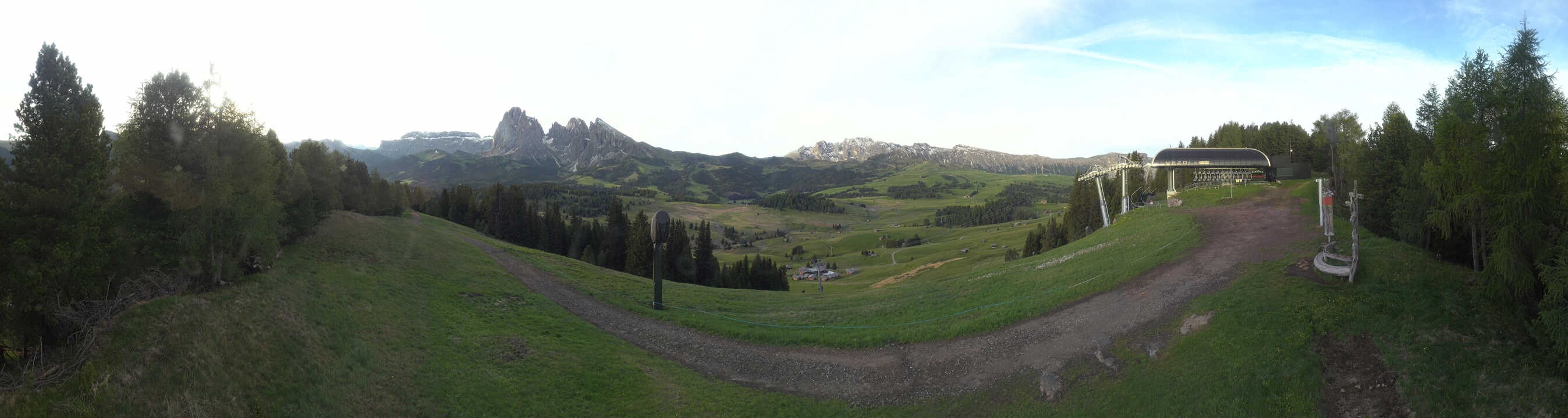 Archiv Foto Webcam Blick über Seiser Alm – Mezdi Bergstation
