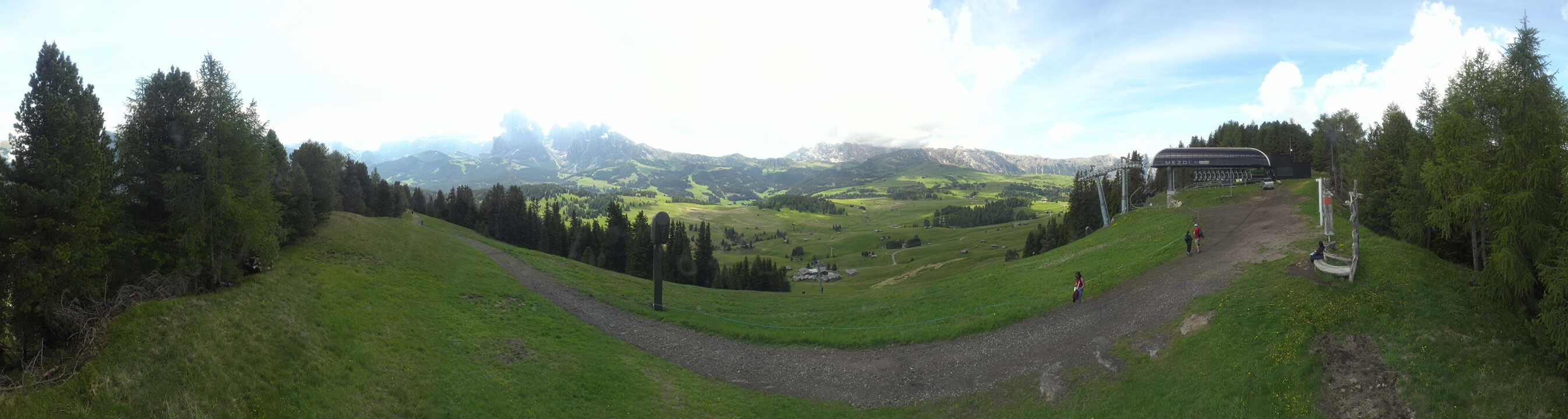 Archiv Foto Webcam Blick über Seiser Alm – Mezdi Bergstation