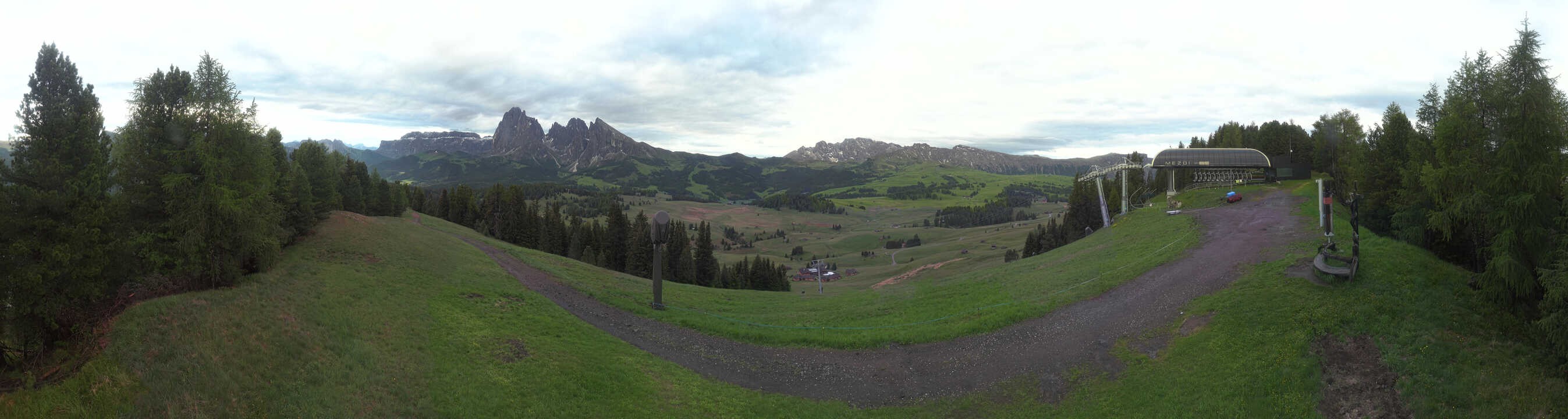 Archiv Foto Webcam Blick über Seiser Alm – Mezdi Bergstation