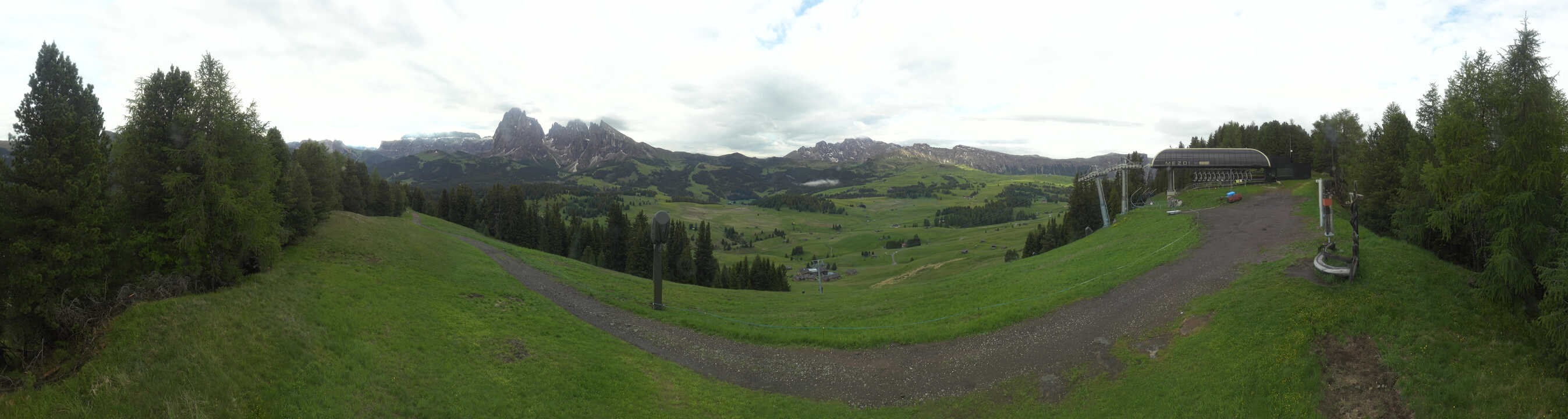 Archiv Foto Webcam Blick über Seiser Alm – Mezdi Bergstation