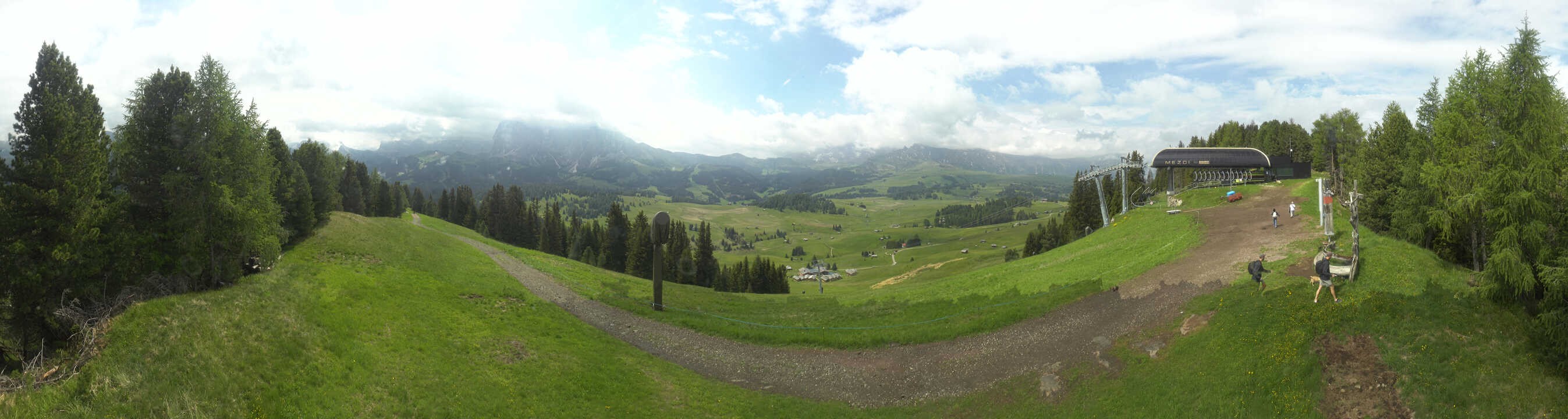 Archiv Foto Webcam Blick über Seiser Alm – Mezdi Bergstation