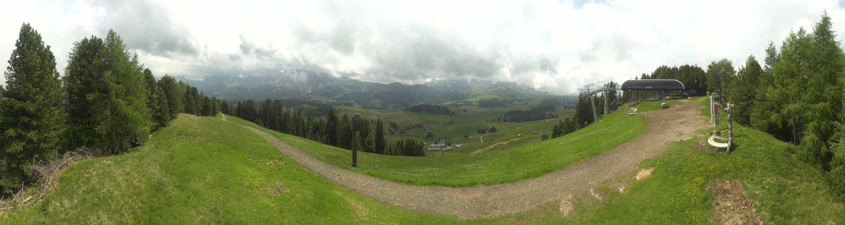 Archiv Foto Webcam Blick über Seiser Alm – Mezdi Bergstation