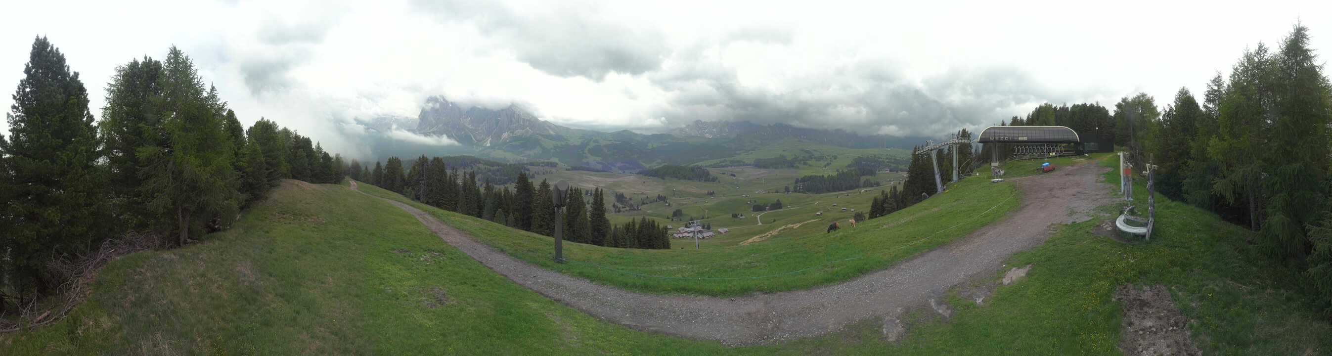 Archiv Foto Webcam Blick über Seiser Alm – Mezdi Bergstation