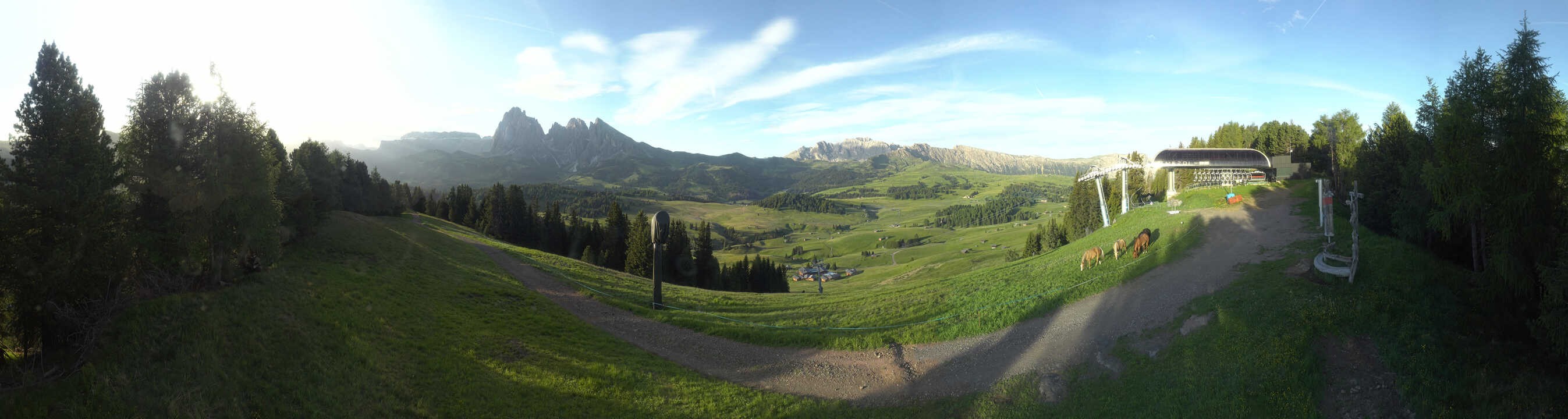 Archiv Foto Webcam Blick über Seiser Alm – Mezdi Bergstation