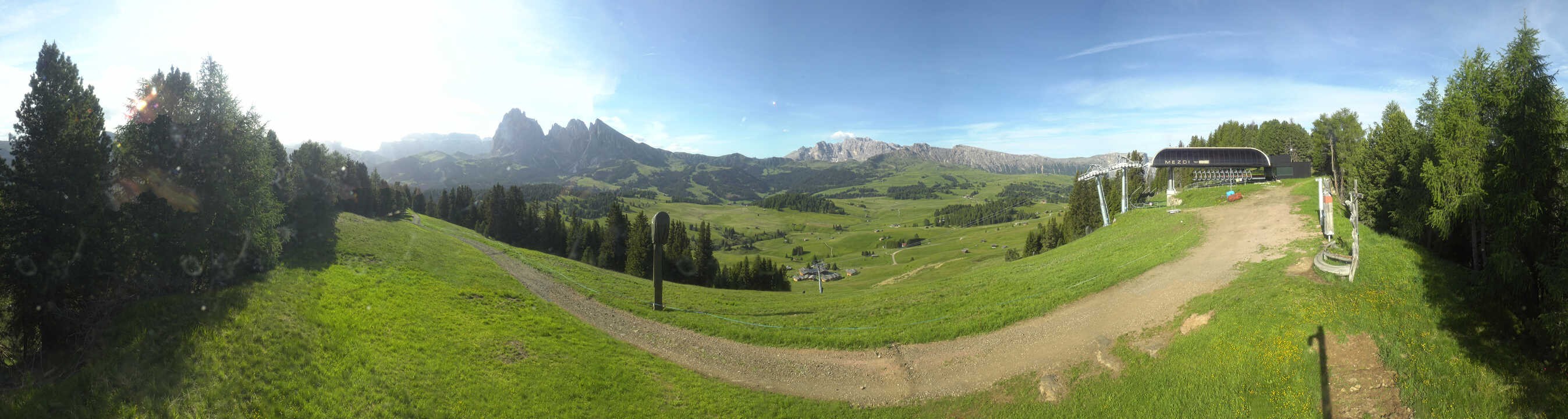 Archiv Foto Webcam Blick über Seiser Alm – Mezdi Bergstation