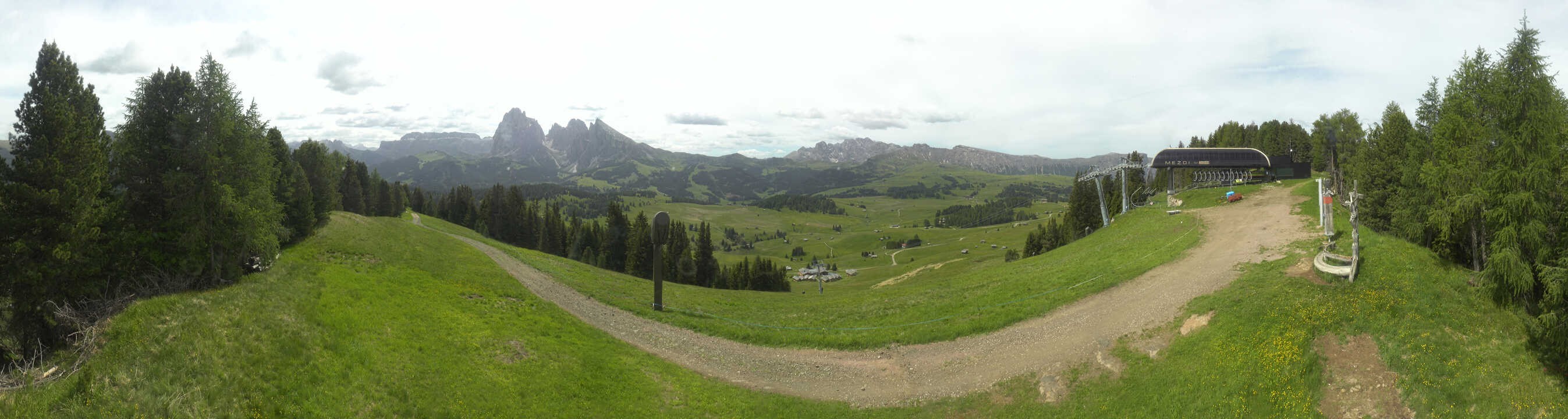 Archiv Foto Webcam Blick über Seiser Alm – Mezdi Bergstation
