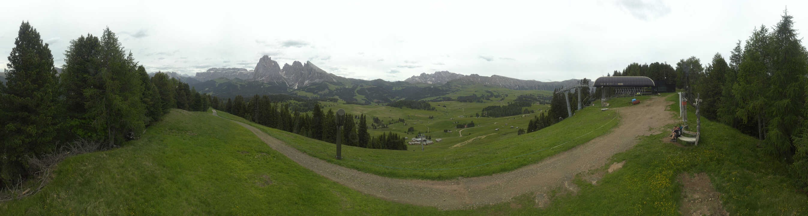 Archiv Foto Webcam Blick über Seiser Alm – Mezdi Bergstation