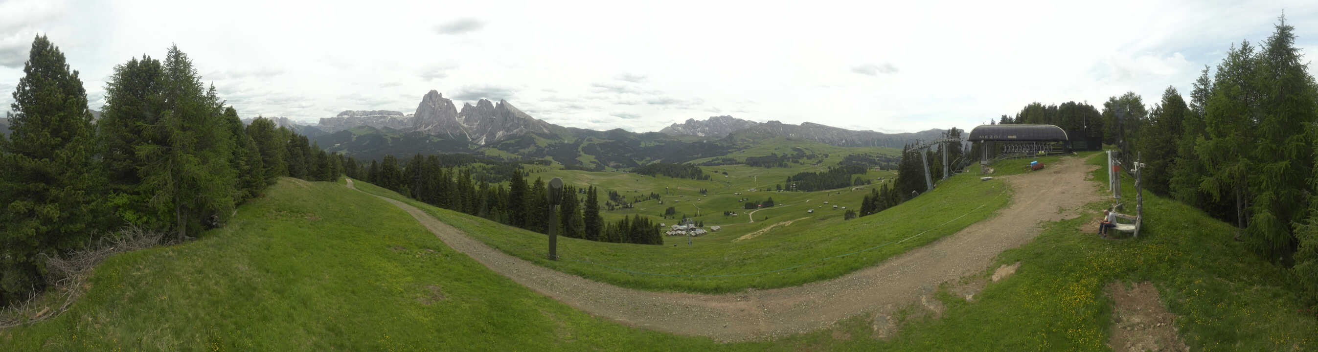 Archiv Foto Webcam Blick über Seiser Alm – Mezdi Bergstation