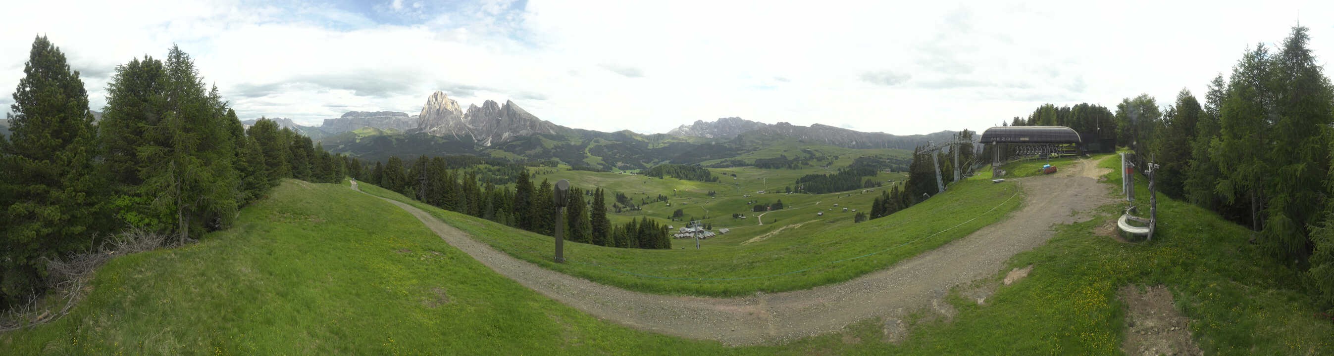 Archiv Foto Webcam Blick über Seiser Alm – Mezdi Bergstation
