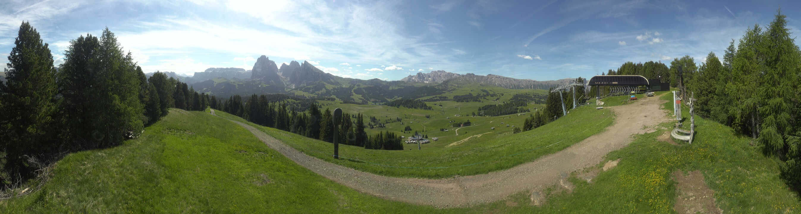 Archiv Foto Webcam Blick über Seiser Alm – Mezdi Bergstation